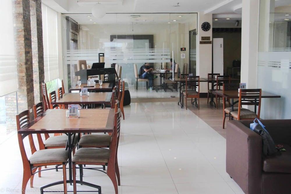 O Hotel Баколод Экстерьер фото